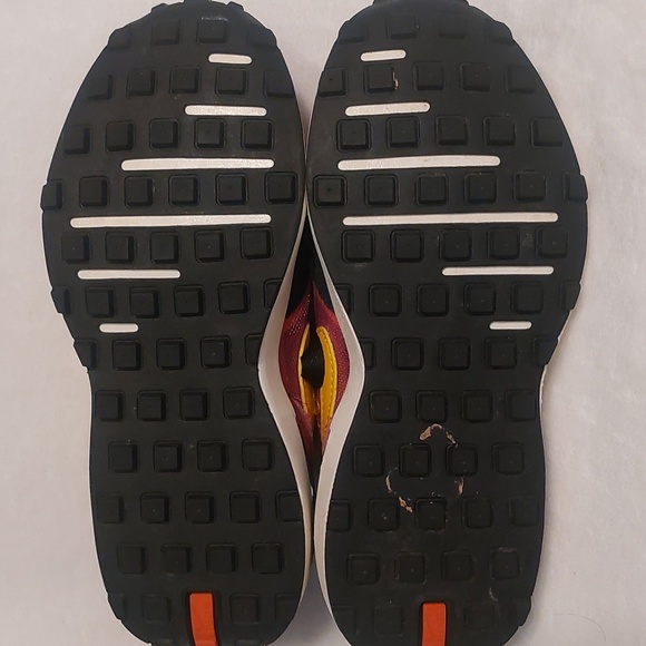 Child's size 12 Nike Waffle One Fushsia University Gold - Picture 5 of 8